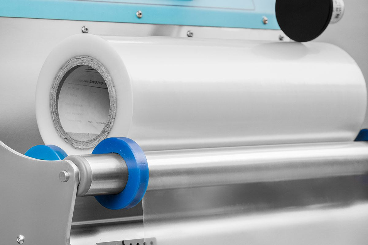 ZERMAT TB2 PRO – Профессиональная машина для запайки лотков с вакуумной фиксацией, обрезкой пленки и по периметру. 