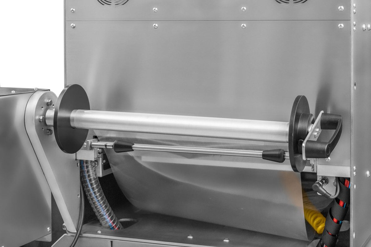 ZERMAT TB2 PRO – Профессиональная машина для запайки лотков с вакуумной фиксацией, обрезкой пленки и по периметру. 